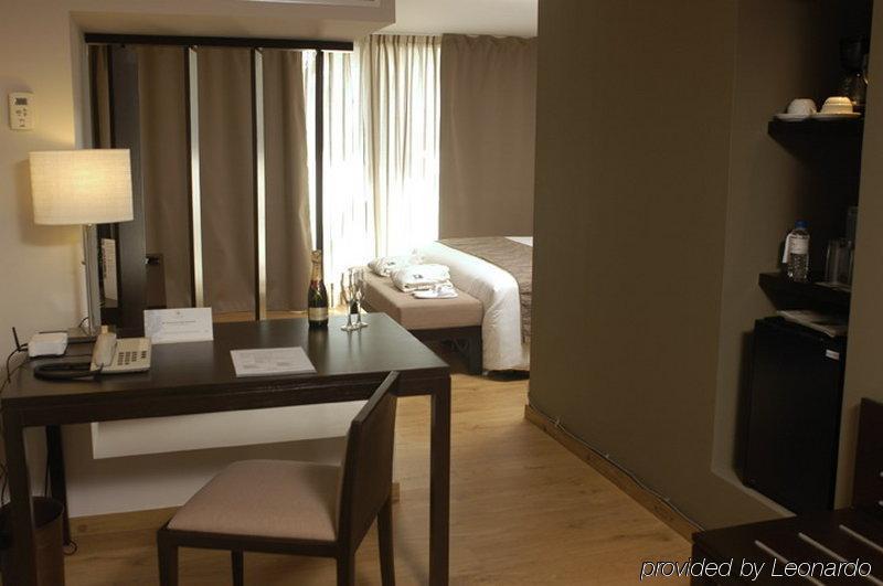ホテル エクセ スイーツ レフォルマ メキシコシティ 部屋 写真